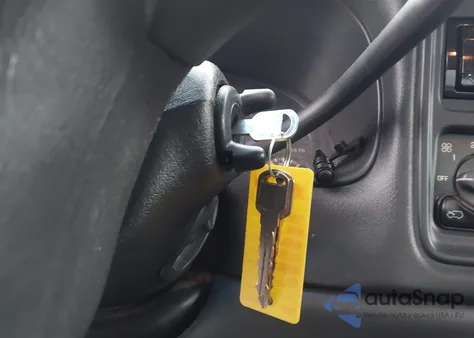 2000 Chevrolet Silverado 1500 z USA, uszkodzony, nr VIN 1GCEC14W3YZ127723